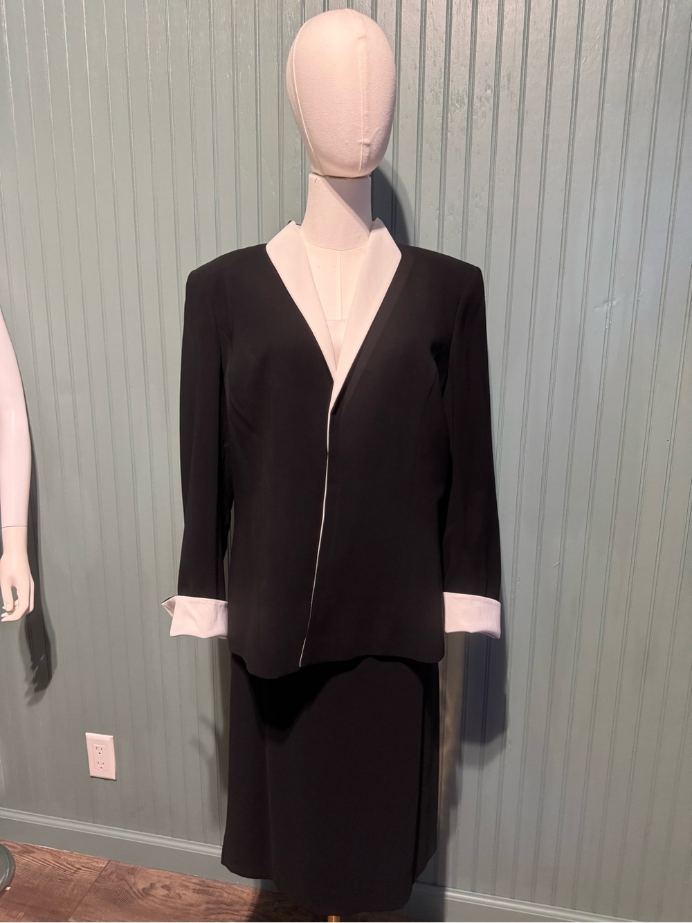 Black and White Women's 3 Piece Suit Blazer Jacket - Classic Contrast. Luxurious